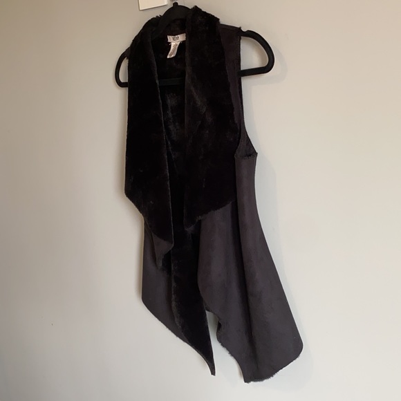 Saks 5th Ave. Black Fur/Suede Reversible Vest- S/M - Picture 3 of 4